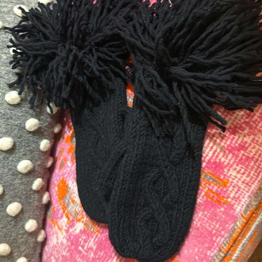 Authentic Kate Spade Mittens w Heavy Fringe-Black